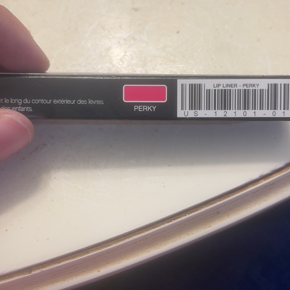 Younique precision lip liner - Picture 2 of 2